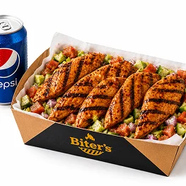 Chicken salad with grilled chicken, vegetables and a soft drink